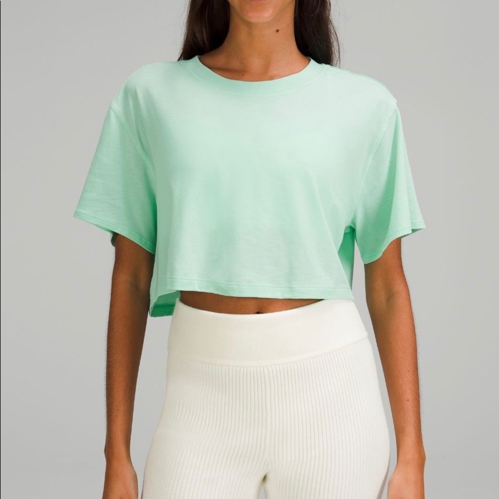 Lululemon🍋All Yours Cropped T-Shirt
Size 6